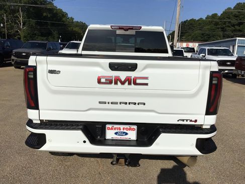 Used 2025 GMC Sierra 2500 AT4 w/ AT4 Premium Plus Package AWD/4WD image 11