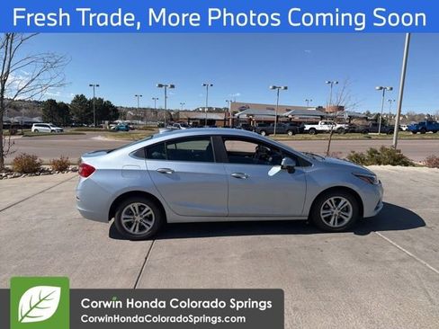 Used 2017 Chevrolet Cruze LT w/ Convenience Package FWD image 8