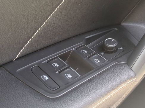 Used 2022 Volkswagen Tiguan SE image 26