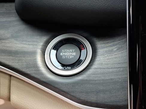 Certified 2023 Jeep Grand Cherokee L Limited w/ Luxury Tech Group II AWD/4WD image 22