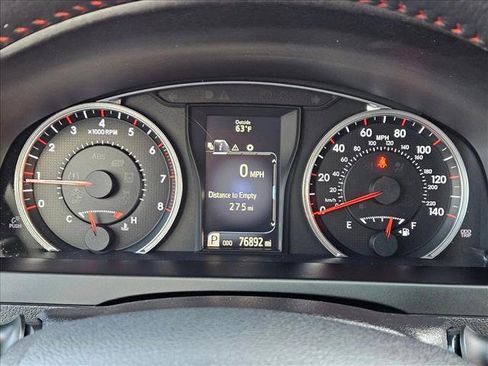 Used 2017 Toyota Camry SE image 11