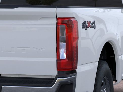 New 2026 Ford F250 XL w/ XL Chrome Package AWD/4WD image 23