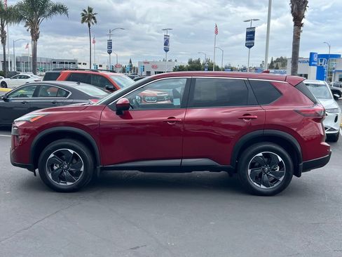 Used 2024 Nissan Rogue SV image 7