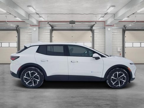 New 2026 Chevrolet Equinox EV LT FWD image 9