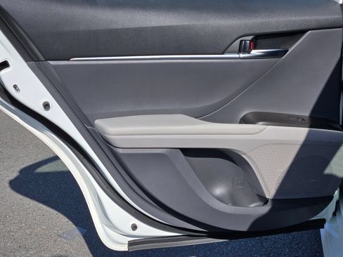 Used 2021 Toyota Camry LE FWD image 32
