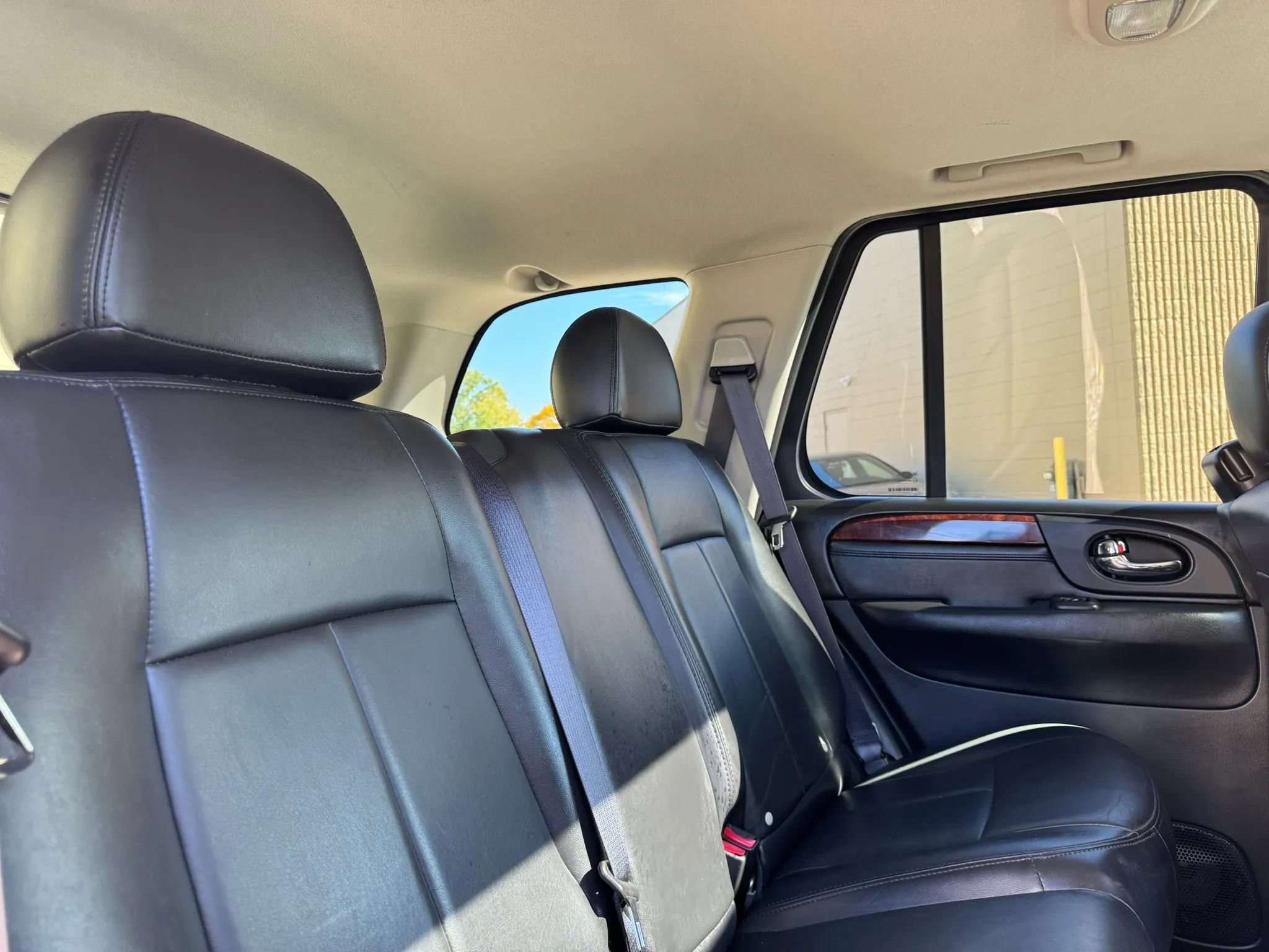 Used 2005 GMC Envoy SLT AWD/4WD image 29