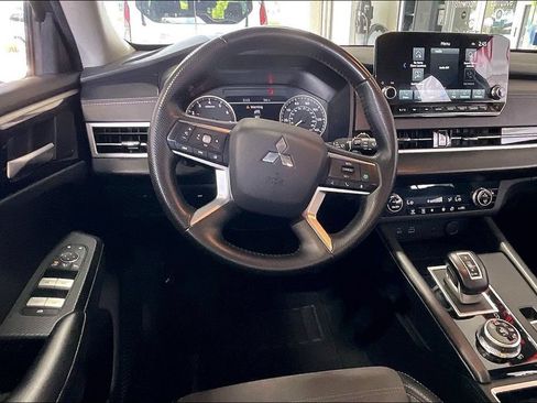 Used 2024 Mitsubishi Outlander SE FWD image 5