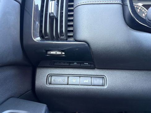 Used 2025 Nissan Pathfinder SV image 4