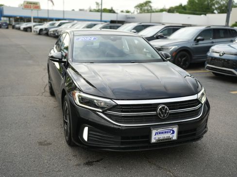 Used 2024 Volkswagen Jetta SEL FWD image 2