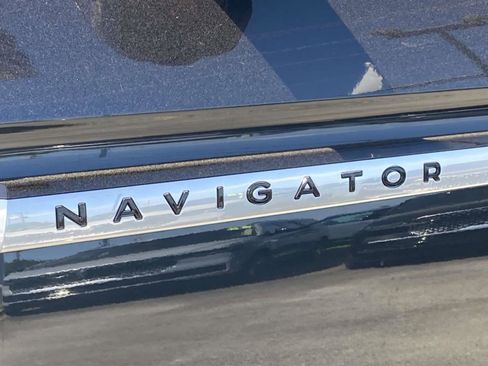 New 2025 Lincoln Navigator Reserve image 13
