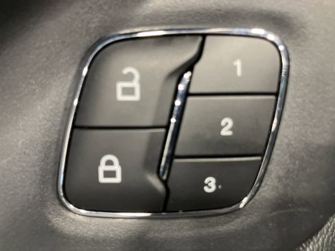 Used 2024 Ford Expedition Max XLT image 14