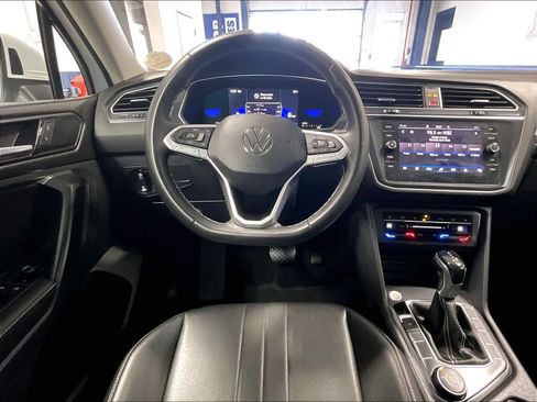 Used 2023 Volkswagen Tiguan SE AWD/4WD image 17