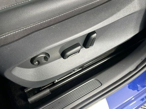 Used 2022 Volkswagen Taos SE FWD image 18