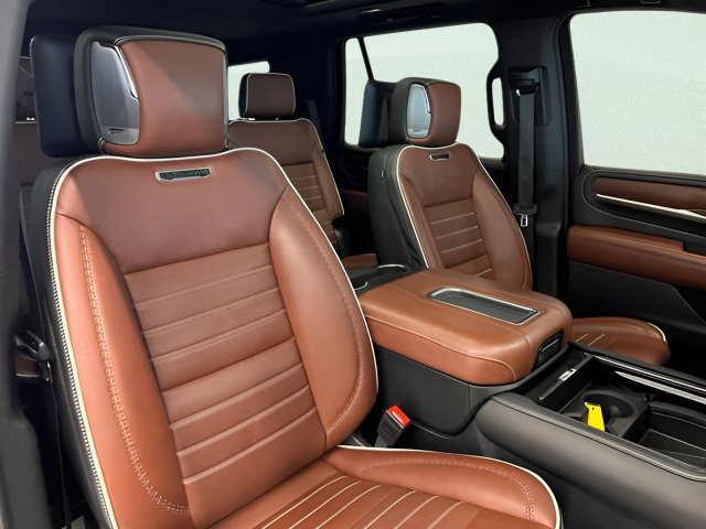 Certified 2024 GMC Yukon Denali Ultimate w/ LPO, Illumination Package AWD/4WD image 16