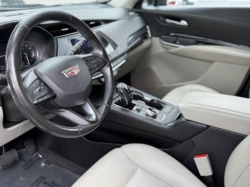 Used 2019 Cadillac XT4 Luxury w/ Cold Weather Package AWD/4WD image 10