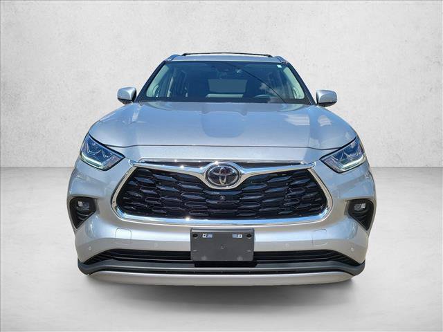 Used 2025 Toyota Highlander Platinum AWD/4WD image 2