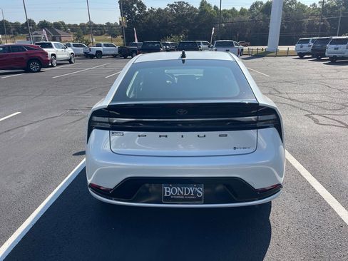 New 2026 Toyota Prius Plug-In Hybrid FWD image 12