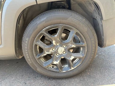 Used 2017 Jeep Renegade Latitude FWD image 4