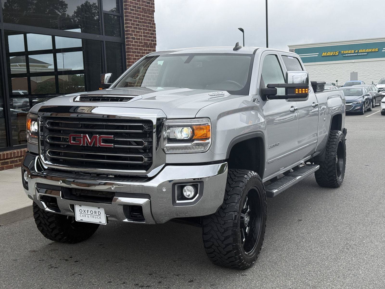 Used 2018 GMC Sierra 2500 SLT w/ Duramax Plus Package AWD/4WD image 1
