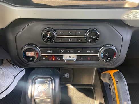 Used 2021 Ford Bronco Badlands image 38