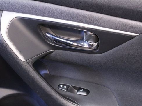 Used 2015 Nissan Altima 2.5 SV image 6