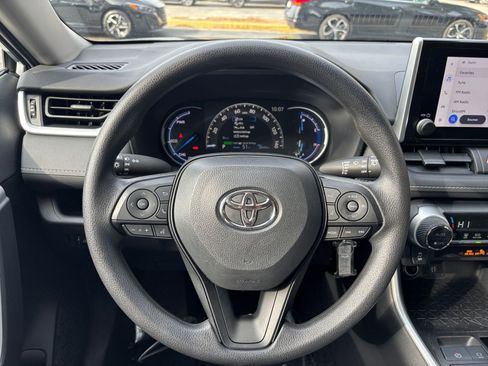 Used 2025 Toyota RAV4 LE AWD/4WD image 34