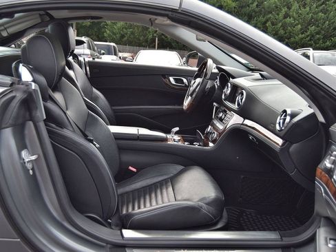 Used 2013 Mercedes-Benz SL 550 image 24