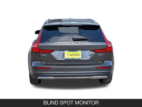 Used 2025 Volvo V60 B5 Cross Country Plus AWD/4WD image 9