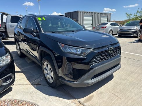 Used 2021 Toyota RAV4 LE FWD image 5