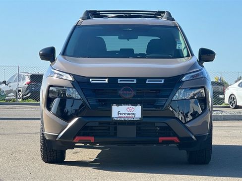 Used 2025 Nissan Rogue SV image 11