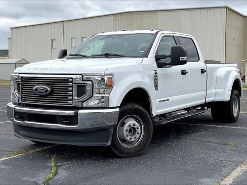 Used 2022 Ford F350 XLT image 2