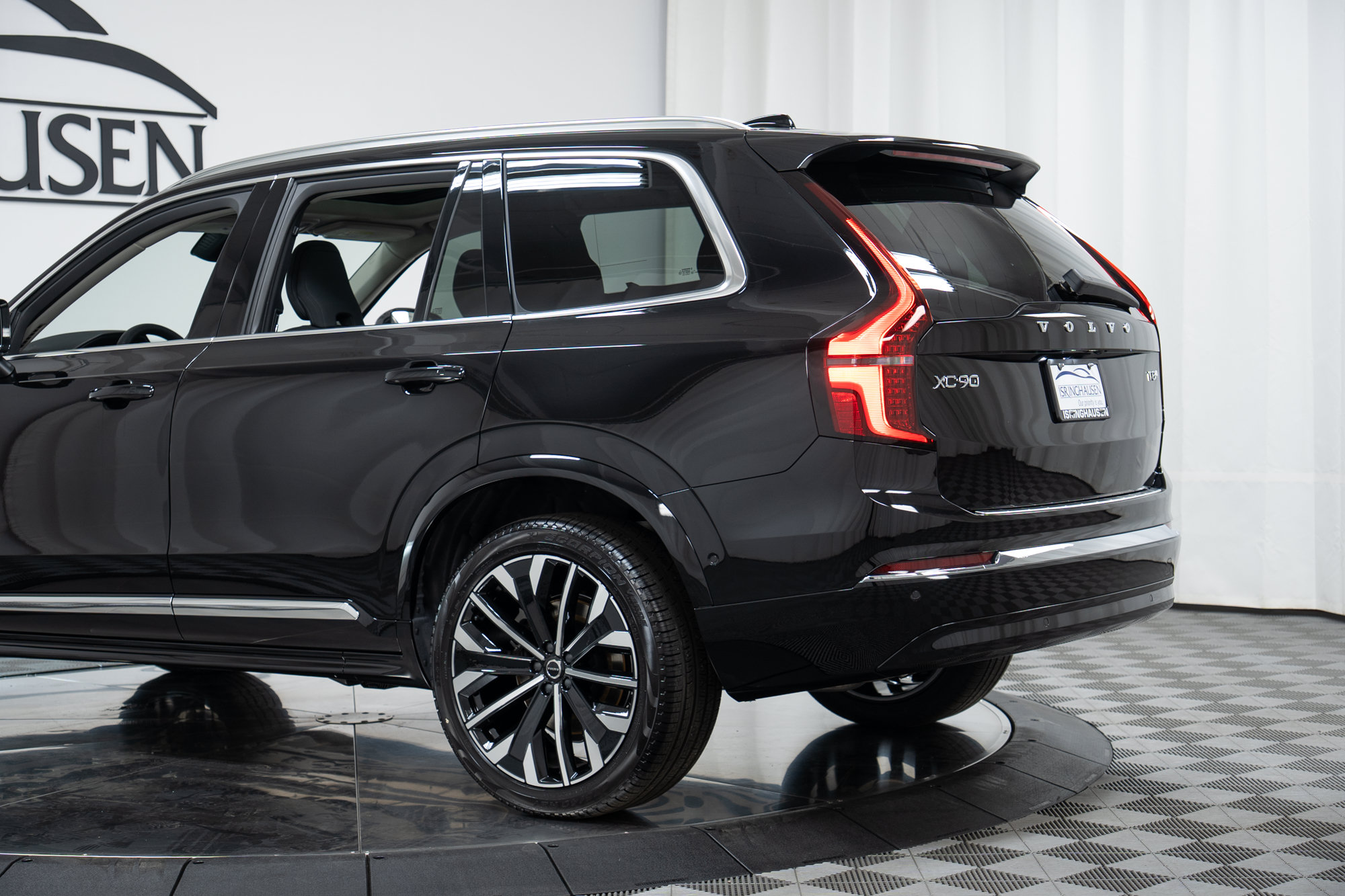 New 2026 Volvo XC90 T8 Plus w/ Protection Package Premier AWD/4WD image 30