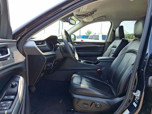 Used 2023 Jeep Grand Cherokee L Limited AWD/4WD image 16