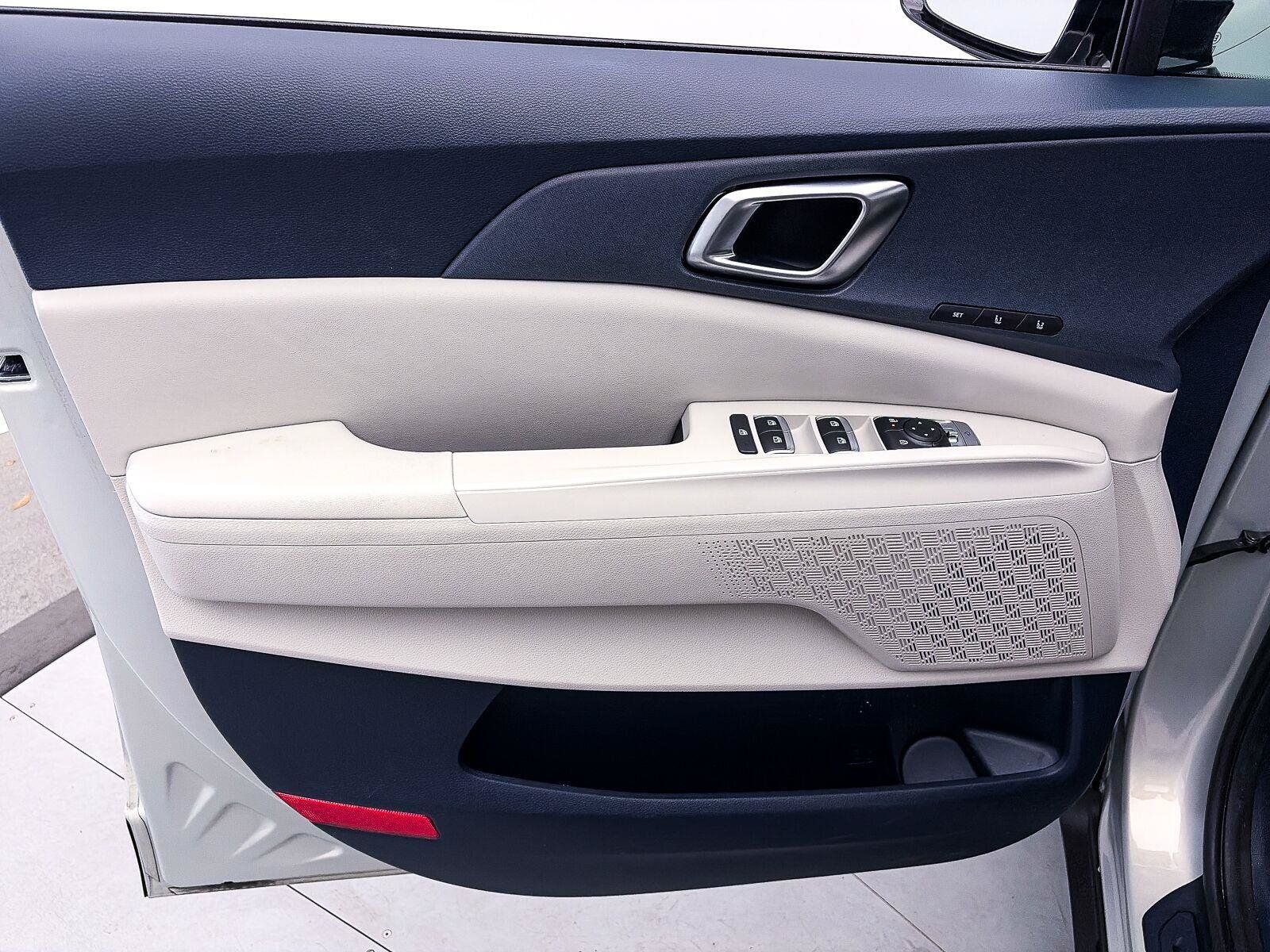 Used 2025 Kia Carnival SX FWD image 18