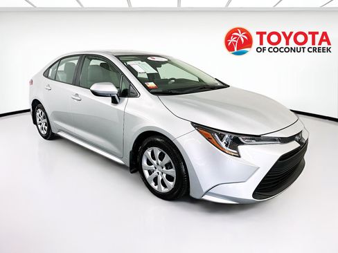 Used 2025 Toyota Corolla LE image 1