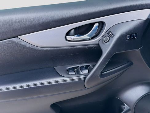 Used 2020 Nissan Rogue Sport SV w/ Technology Package image 16