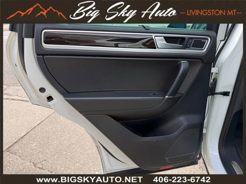 Used 2017 Volkswagen Touareg Executive image 14