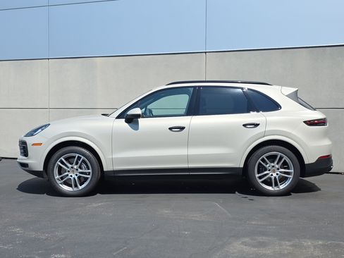 Certified 2023 Porsche Cayenne AWD/4WD image 2