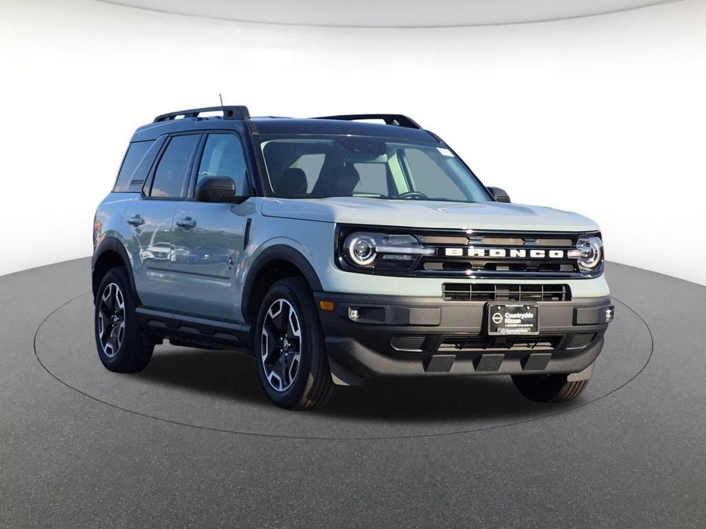 Used 2022 Ford Bronco Sport Outer Banks w/ Tech Package AWD/4WD image 3