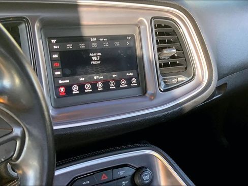 Used 2019 Dodge Challenger SXT image 6