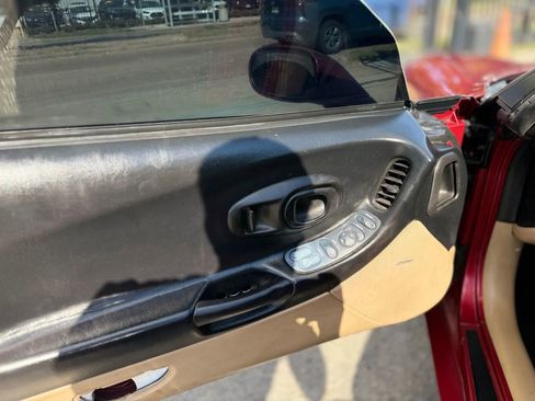 Used 2004 Chevrolet Corvette Convertible w/ Preferred Equipment Group image 17