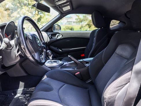Used 2010 Nissan 370Z Coupe RWD image 18