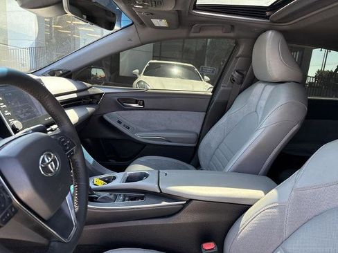 Used 2019 Toyota Avalon Touring w/ Advanced Safety Package FWD image 4