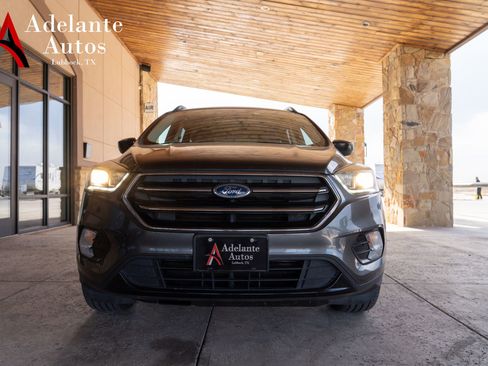 Used 2017 Ford Escape SE image 2