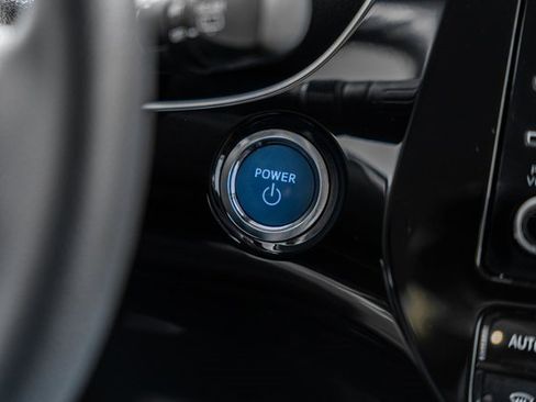 Certified 2022 Toyota Prius LE image 26