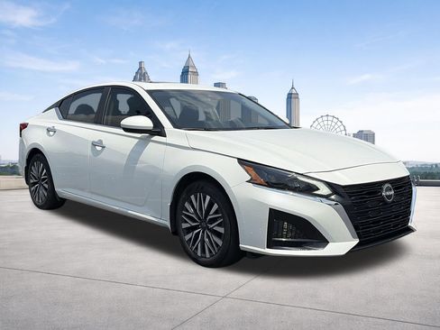 Certified 2024 Nissan Altima 2.5 SV w/ SV Premium Package FWD image 7