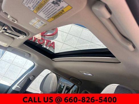 Used 2024 Subaru Outback Premium AWD/4WD image 13