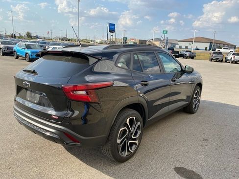 Used 2024 Chevrolet Trax RS w/ Sunroof Package image 5