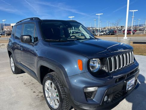 Used 2023 Jeep Renegade Latitude w/ Premium Group image 3