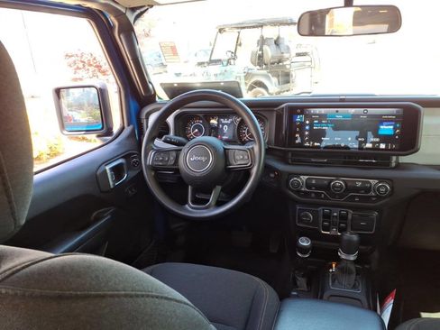 Used 2024 Jeep Gladiator Sport AWD/4WD image 11